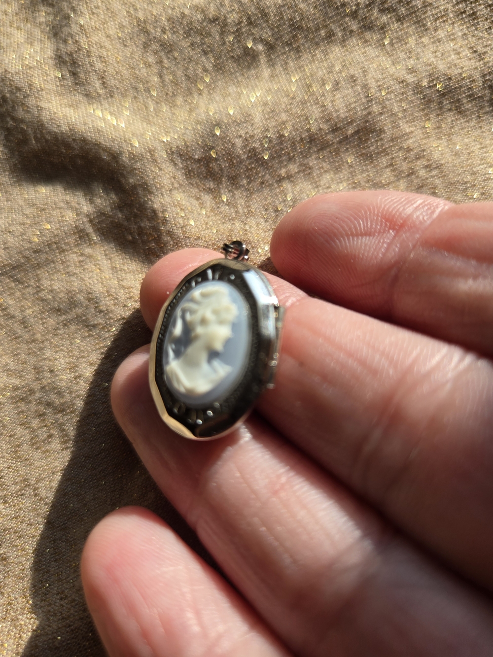 Vintage Blue Cameo Locket Pendant - Unbranded - Picture 6 of 8